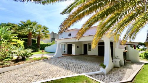 Villa Oasis by Cleverdetails private pool, walk distance