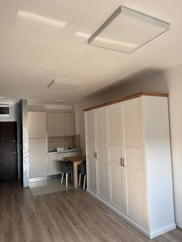 an empty room with a closet and a table at Apartman Mila in Trnava