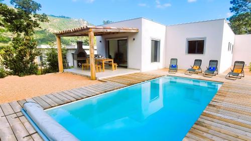 Villa Silvio, 8 pers, piscine, 15 minutes plage en voiture