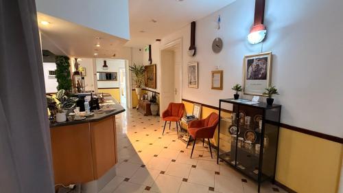 a kitchen with a counter and chairs in a room at Hotel Stadtpark in Vienna