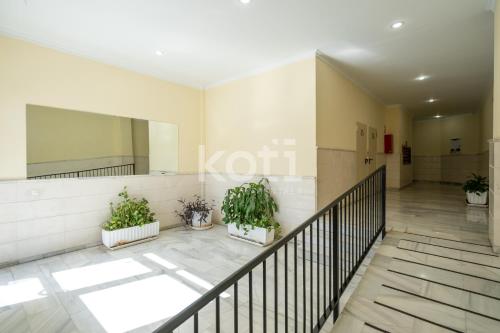 Terraza y Piscina - Koti Rentals - Ático Margarita