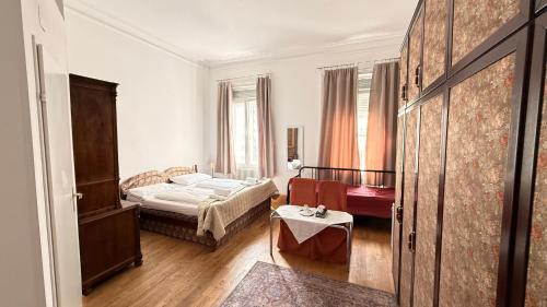 a bedroom with a bed and a table in it at Hotel Stadtpark in Vienna