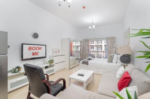 Free housekeeping visits during your stay - StayShort - Cozy Studio in Botanica JVC - Perfect for Three