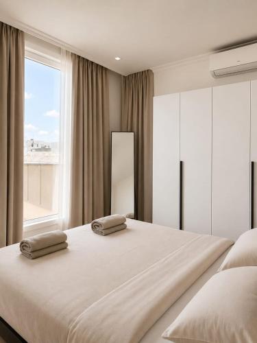 a bedroom with a large bed with a window at Charming flat off the sea front in Il-Gżira