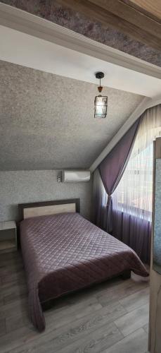 a bedroom with a bed and a window at Sweet Home in Yengidzha
