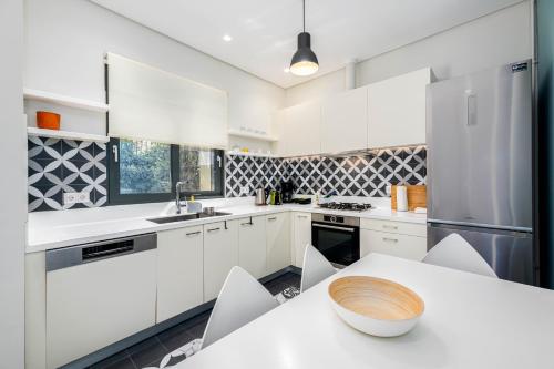 Rare Koukaki garden flat near Acropolis & metro