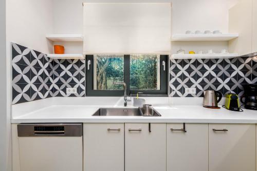 Rare Koukaki garden flat near Acropolis & metro