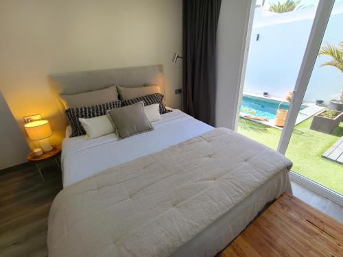 Villa Tharros, Solarium and heated pool