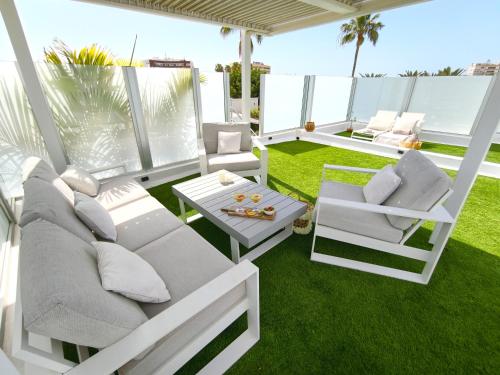 Villa Tharros, Solarium and heated pool