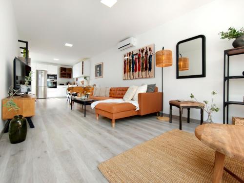Villa Tharros, Solarium and heated pool