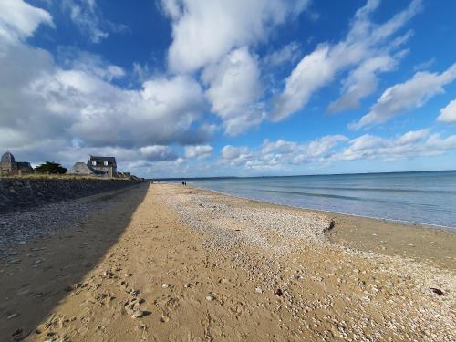 Grande maison normande, vue mer à 75 metres de la plage, équipé spa de nage