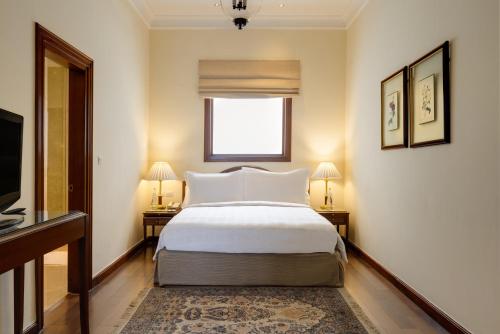 Maidens Hotel New Delhi — Bedroom