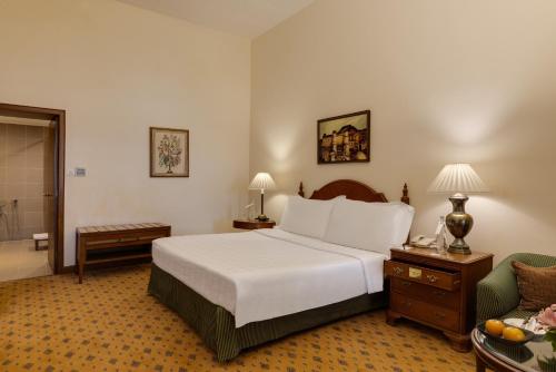Maidens Hotel New Delhi — Bedroom