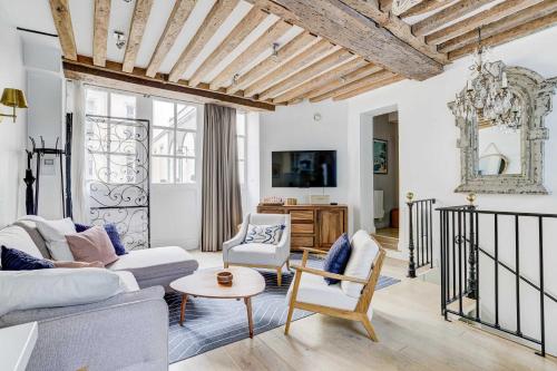 Classy Bourgeois - Chic 2 Bedroom Apt in Le Marais