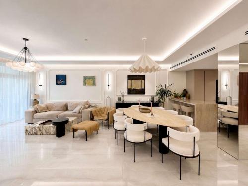 Luxury Apartment 2BR Modern Amenities Included