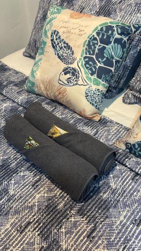 a black strap is sitting on top of a bed at Casa Congo Puerto Viejo in Puerto Viejo