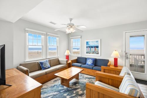 a living room with a couch and a tv at CAC-3A - Clownfish in Buxton
