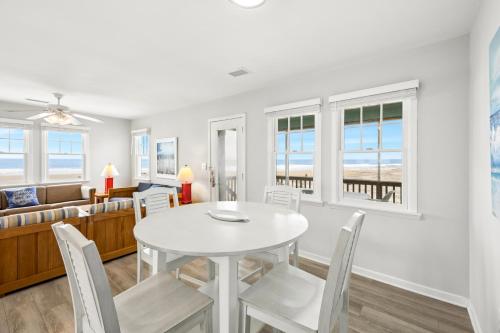 a dining room and living room with a table and chairs at CAC-3A - Clownfish in Buxton