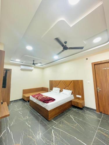 a bedroom with a bed and a ceiling at Hotel Nakshatra in Guna