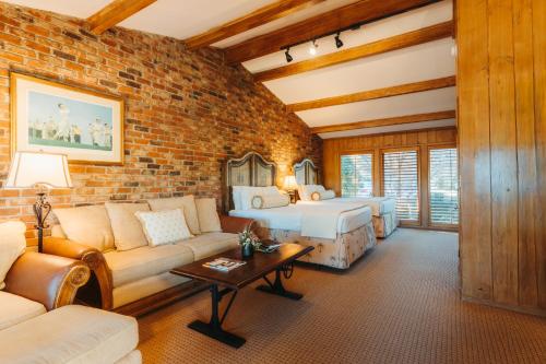 a living room with a brick wall at Pine Needles Lodge in Southern Pines
