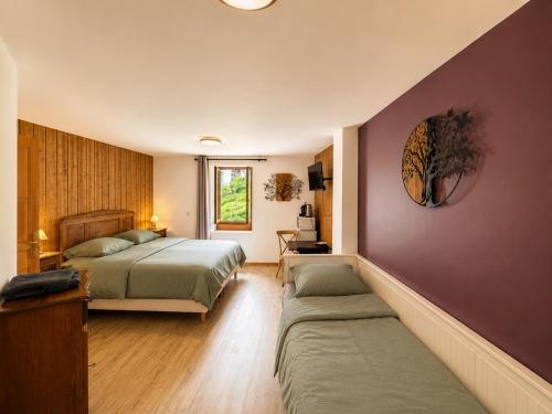 a bedroom with two beds and a couch at Le Doux Nid in Chanaz