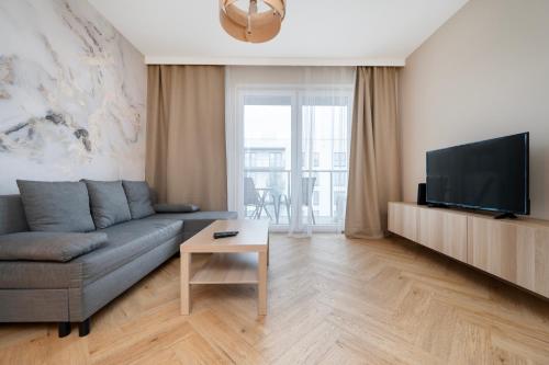 Manufaktura Superior Apartment by BookingHost