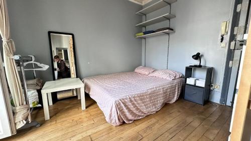 Studio with Balcony - Montmartre
