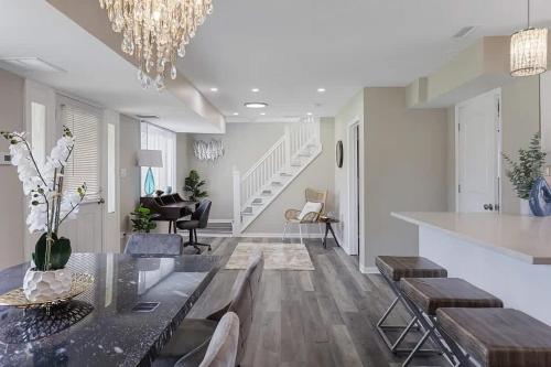 a living room with a chandelier and a dining table at Spacious 5 Bed 2 bath House in Melrose Park