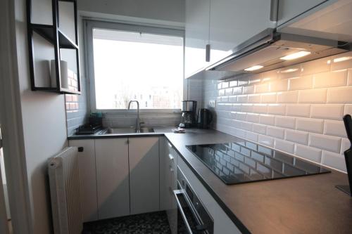 1 Room & Balcony - Buttes-Chaumont / Belleville