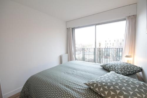 1 Room & Balcony - Buttes-Chaumont / Belleville