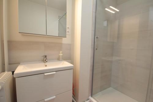 1 Room & Balcony - Buttes-Chaumont / Belleville
