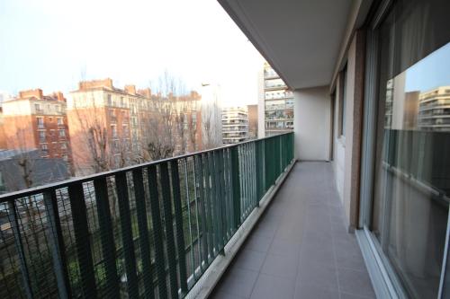1 Room & Balcony - Buttes-Chaumont / Belleville