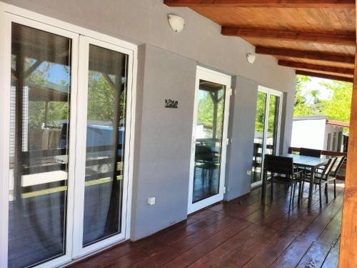 Sunny Home 18 - rodzinny domek w Dalmacji