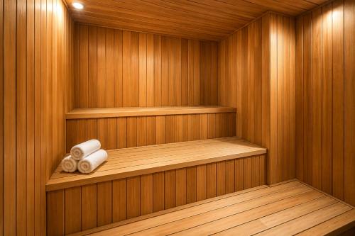 a sauna with two rolled towels on a shelf at Lapidare Flat Hotel Comfor Alphaville até 4 pessoas in Barueri