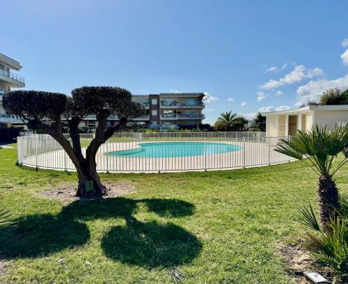 Élégant T2 en rez-de-jardin - Piscine - Parking