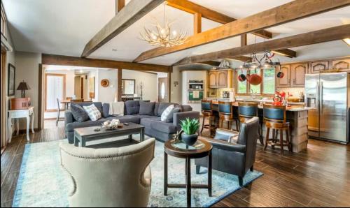 a living room with a couch and a kitchen at Unforgettable Lake Memories in Lake Ozark