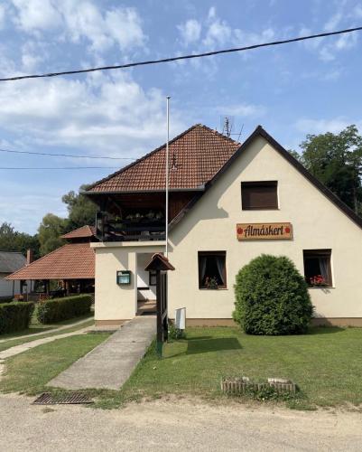 Almáskert Fogadó Zebegény