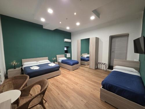 Vanzi Rooms