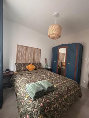 a bedroom with a bed with green pillows on it at YOUSRA Appartement in Poitiers
