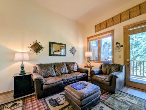 a living room with two leather couches and a couch at Arapahoe Lodge 8105 by SummitCove Lodging in Colorado in Keystone