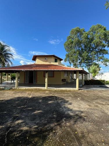 a house with a palm tree in front of it at Chácara Rbs in Sobral