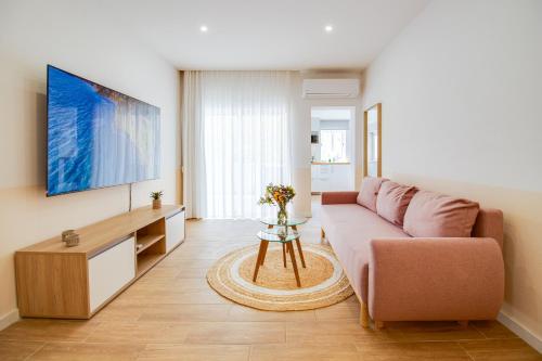 Old Town 1BR - 350m from Beach Pool AC Wi-Fi