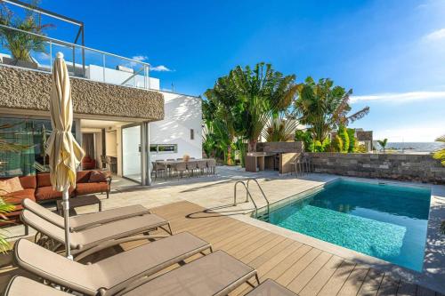 Prime location 5-bedroom villa, Playa Del Duque