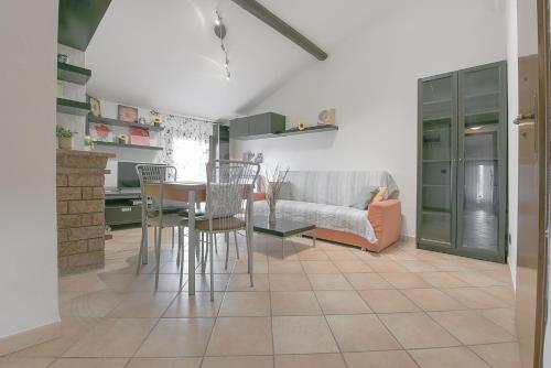 a kitchen and dining room with a table and chairs at Queen Home Funo Centergross in Castel Maggiore