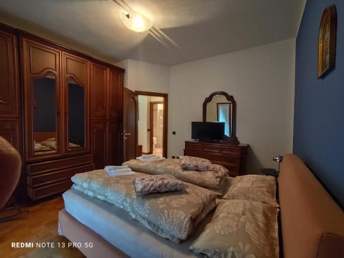 a bedroom with two beds and a dresser and a mirror at Casa In Fiore in Mese