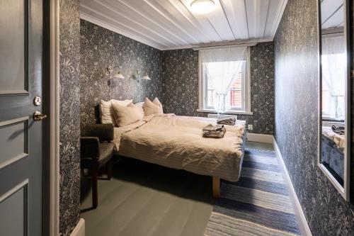 a bedroom with a bed and a window at Gården in Östersolf