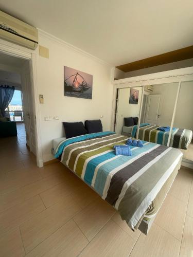 a bedroom with two beds in a room at Casa Elite in Calpe