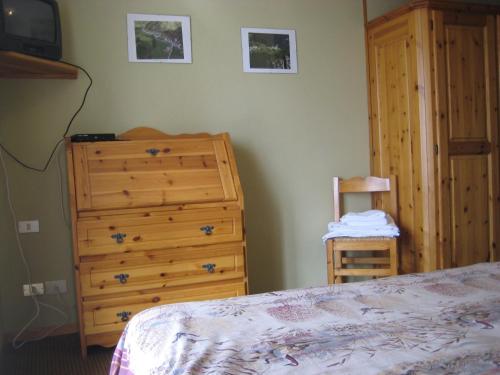 Un pat sau paturi într-o cameră la Albergo Casa Della Neve