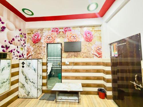 a bathroom with flowers painted on the wall at K D Dham Hotel- Near Prem Mandir & Iskcon Temple Vrindavan in Vrindāvan