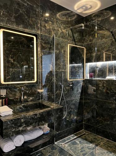 a bathroom with a shower and a sink at Don Mare in Dhërmi